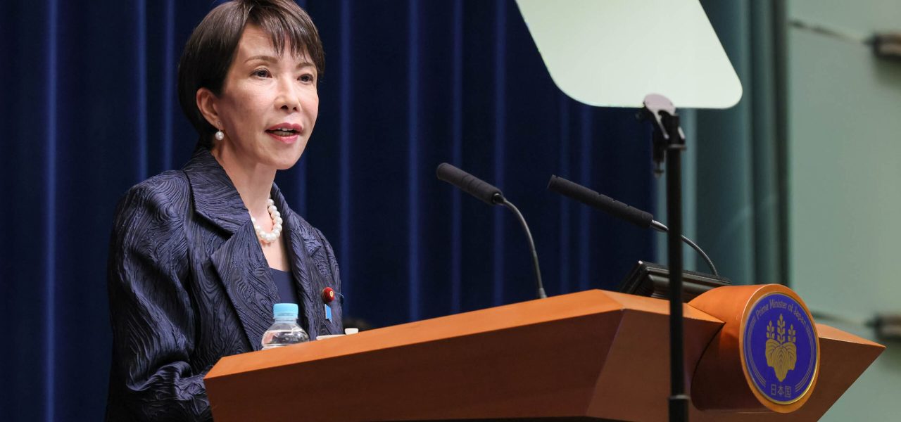 Sanae_Takaichi_on_her_first_day_as_prime_minister_in_the_Kantei_(4)